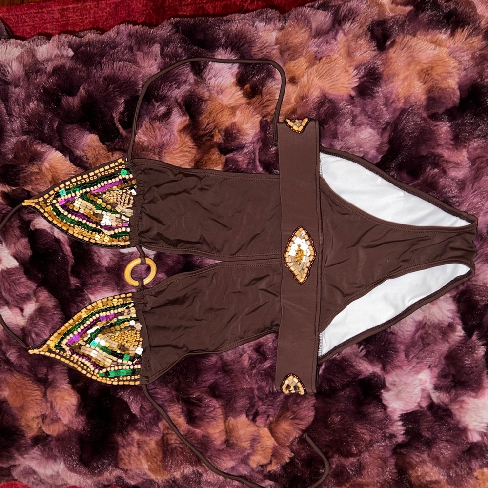 Beautiful swim suit never worn